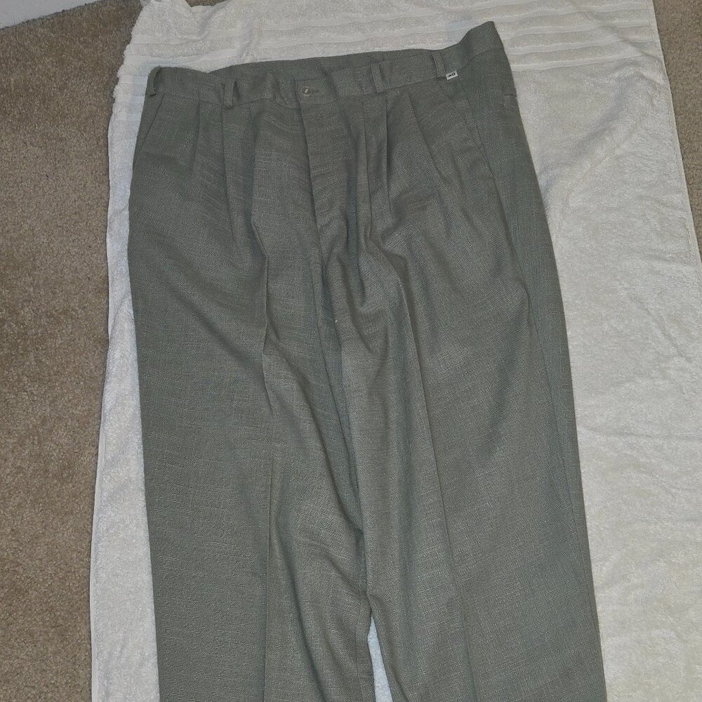 Dockers Men’s Pleated Classic Fit Pants – Size 42x30 Olive Green (100% Cotton)